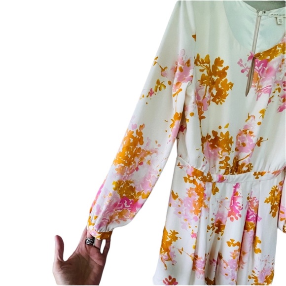 Paper Crown Anthropologie Muri Cream Multicolor Floral Romper Size M - Picture 6 of 15